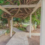 Private Greek Island Estate With Vineyard, Exclusive Grounds & Hosted Experiences Βίλα
