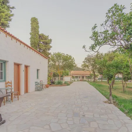 Вилла Private Greek Island Estate With Vineyard, Exclusive Grounds & Hosted Experiences Скиатос