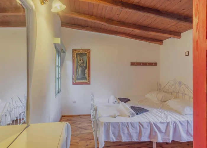 Вилла Private Greek Island Estate With Vineyard, Exclusive Grounds & Hosted Experiences *